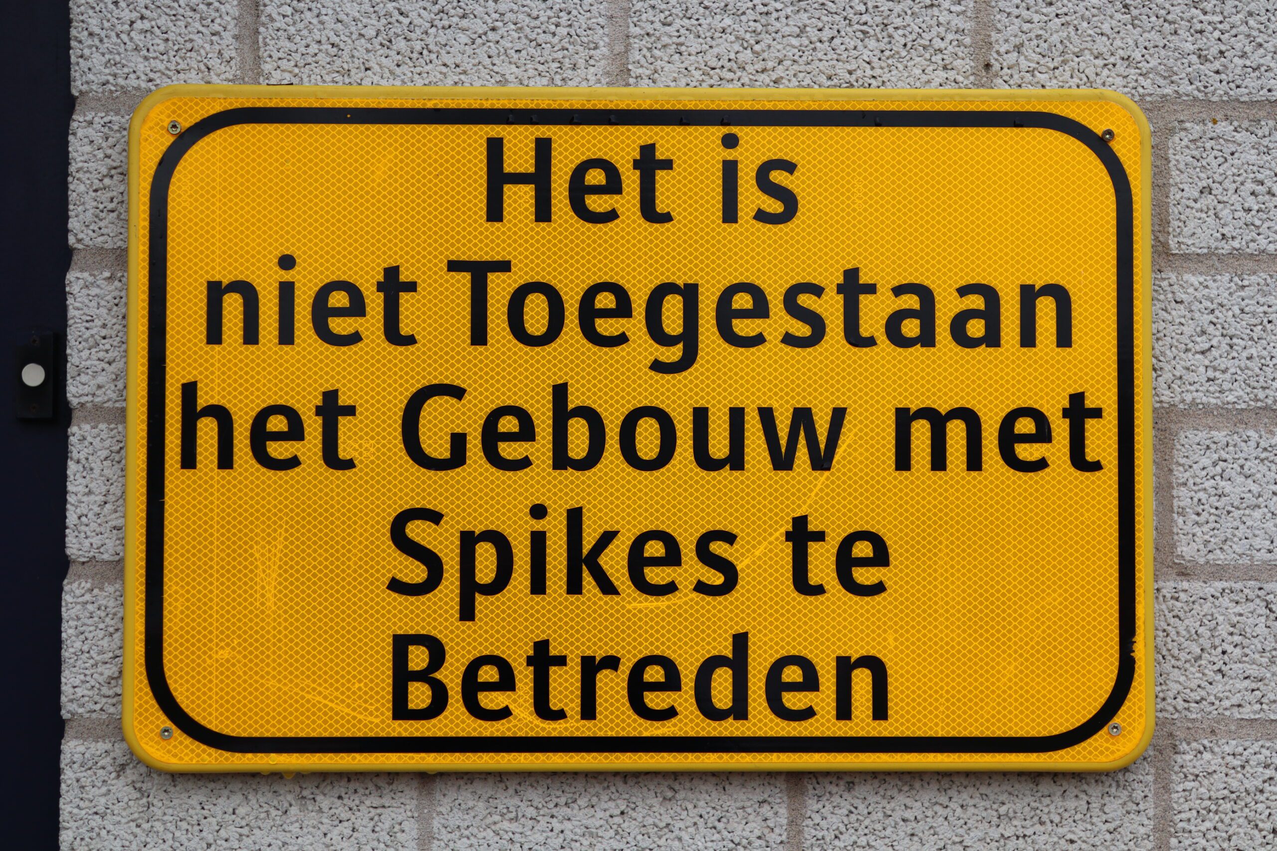 Bord niet met spikes